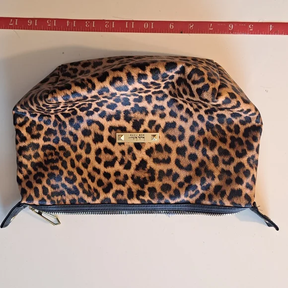 Nicole Miller New York Leopard Print Cosmetic Bag Pouch - Picture 3 of 3